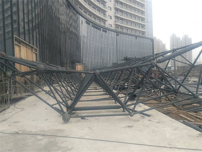 大渡口万豪酒店雨棚网架